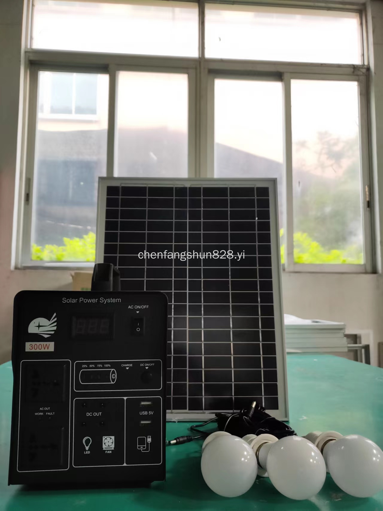 新款太阳能便携式小系统蓄电池发电机电源300W 500W详情1