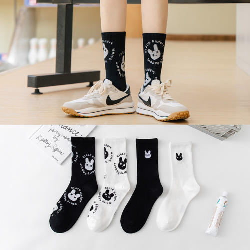 Autumn and Winter New Embroidered Mid-Calf Socks Women‘s Japanese College Style Cotton Socks Black and White Color Cartoon Long Socks Wholesale