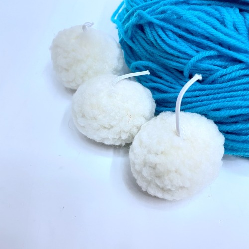 first-hand supply factory direct white lambswool fur ball clothes wool art hat scarf fur ball accessories wholesale
