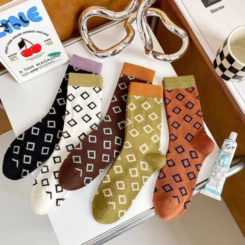 one-piece delivery cotton socks women‘s mid-calf cotton socks ins trendy japanese all-match stockings autumn rhombic fresh yiwu socks