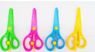 new environmentally friendly children‘s safety scissors/plastic scissors with spring factory direct sales