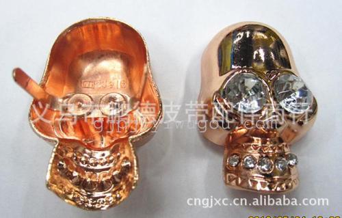 Professional Supply of Various Alloy 35*21 Skull with Feet [Reliable Quality] Timely Delivery