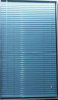 Monochromatic aluminium Venetian blinds