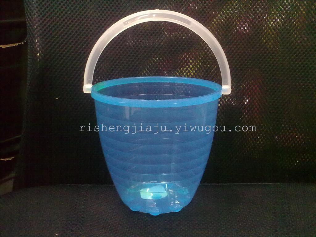 small plastic ice bucket