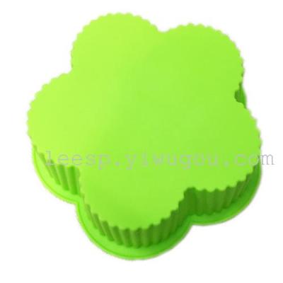 Flower shaped baking dish to the oven using silicone Cake mould