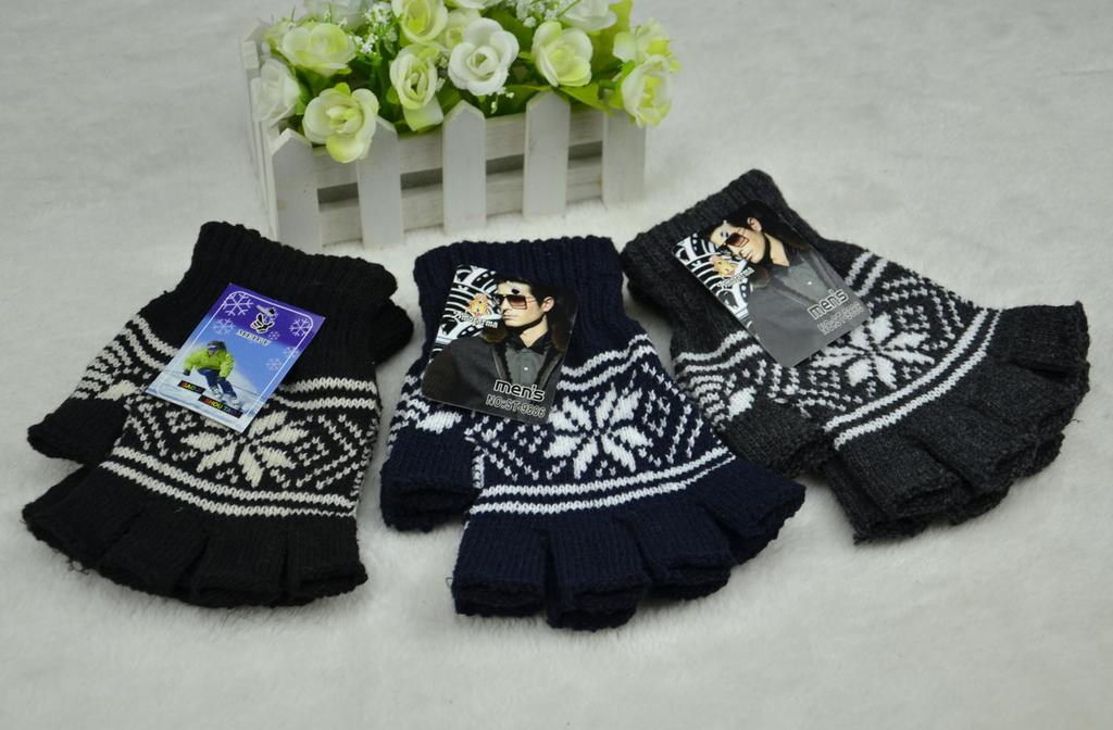 Factory direct selling men half refers to the jacquard gloves, snowflake gloves, semi - finger glove
