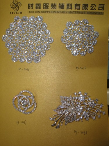 The Welding Size Is Laminate. Dress Ornamental Flower. Diamond Decorations， Drill Chain