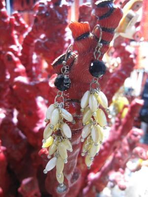 Natural seashell earring MOP rice bead earring gold mood earring