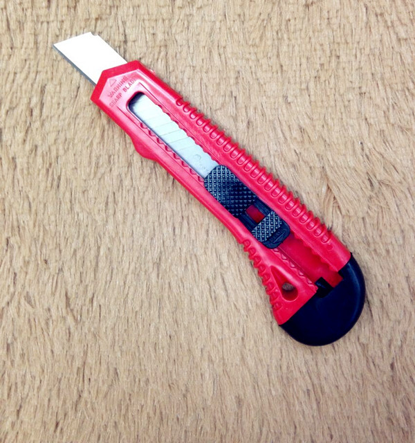 美工刀 工具刀 裁纸刀 切纸刀 手工刀 小刀