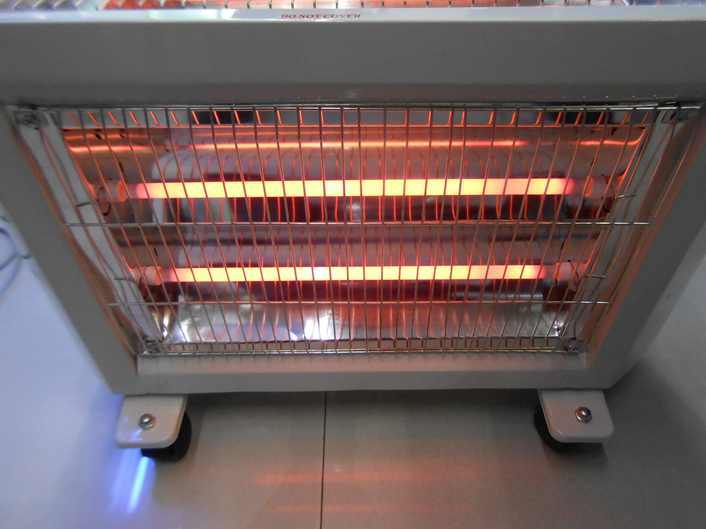 石英管发热 带胶轮可以加水增湿功能1800w 取暖器
