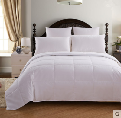 Luxury hotel Hotel air conditioning is cool in the summer and was fully washable cotton quilt