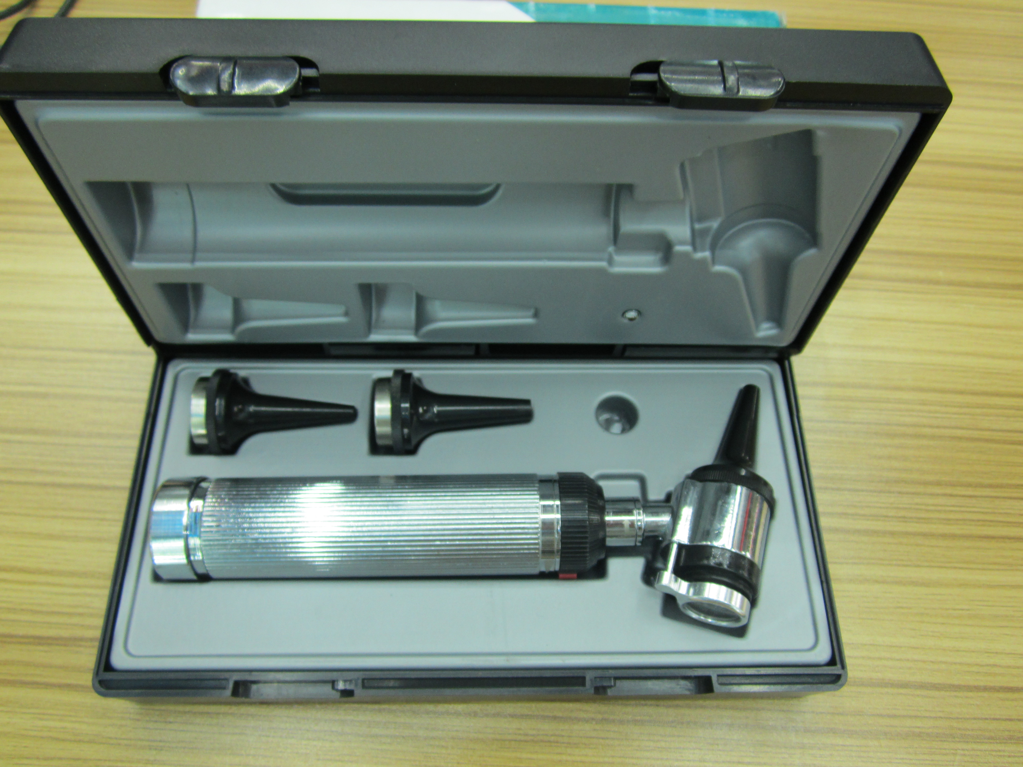 医用检耳镜 medical otoscope