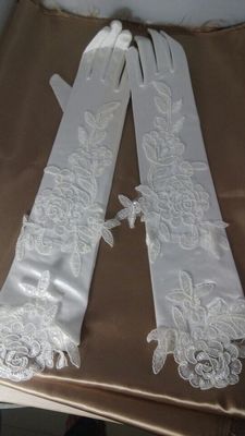 wedding bridal gloves， small lace elegant