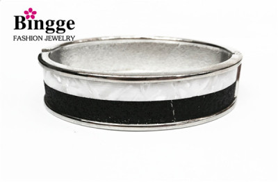 Alloy Bangle Bracelet shell-like stickers black and white classic explosive women's bracelets