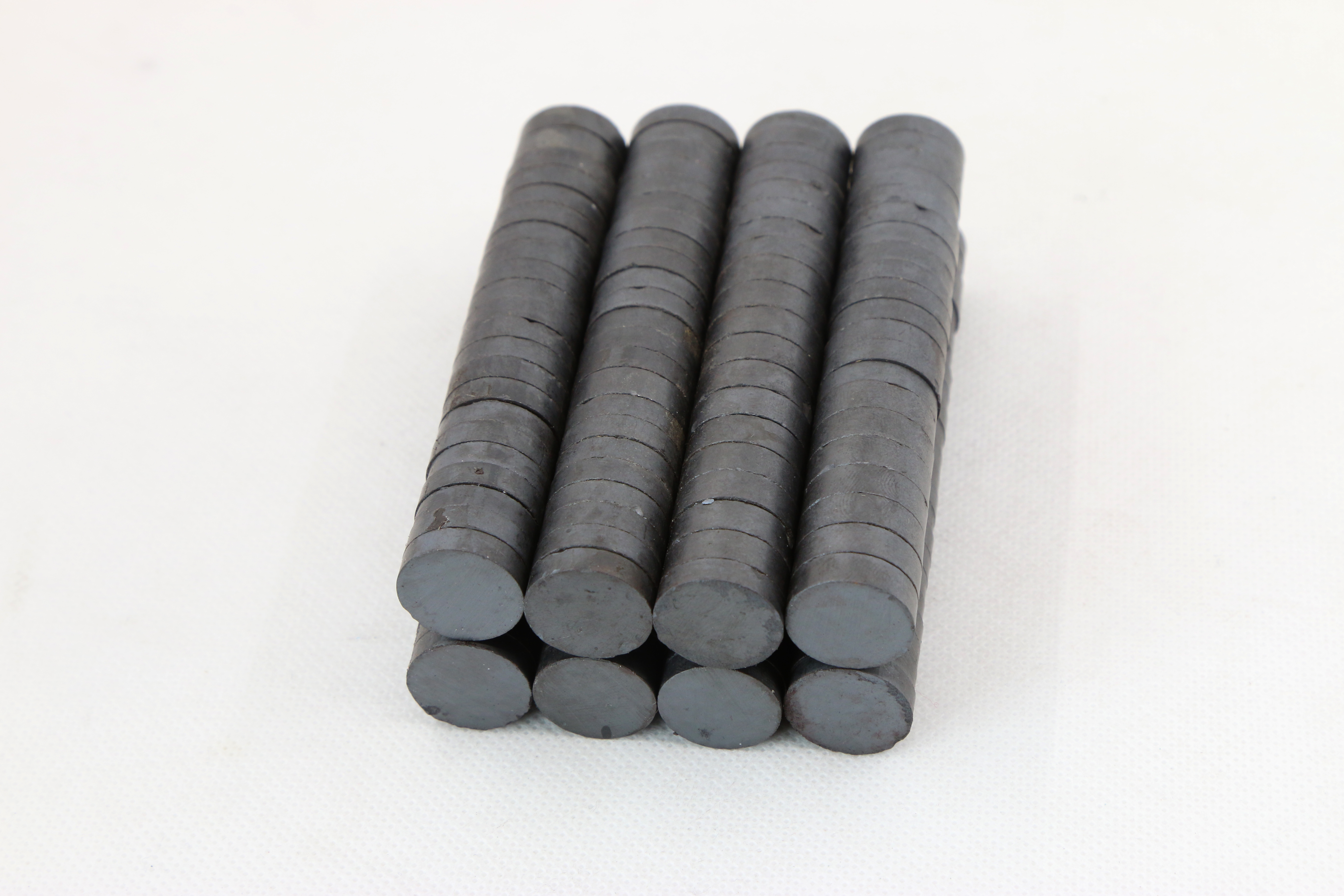 黑色强力磁铁 高强磁片 圆形磁钢 磁铁