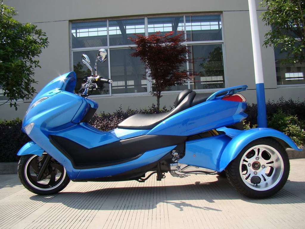 lyq-023-3 超大高配马杰斯特150cc三轮踏板摩托车