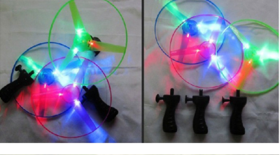 Tricolor lights large pull wire frisbee frisbee flash pull wire flywheel UFO hot selling children's toys wholesale