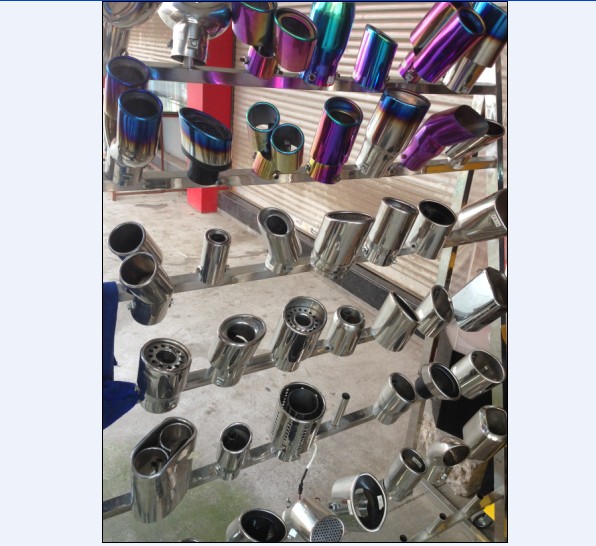 Car tail cover for the rear of the car with the color of the exhaust pipe