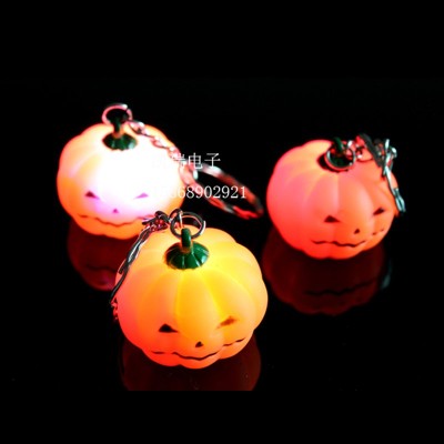 0441 manufacturers direct sales of Halloween pumpkin flash key chain creative small gifts.