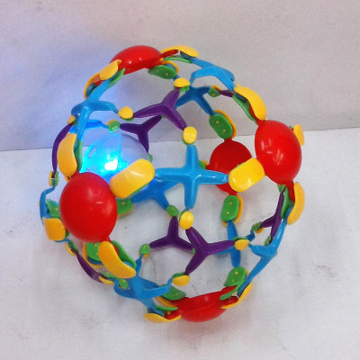 The children of new toys and plastic deformation toys with light cast ball