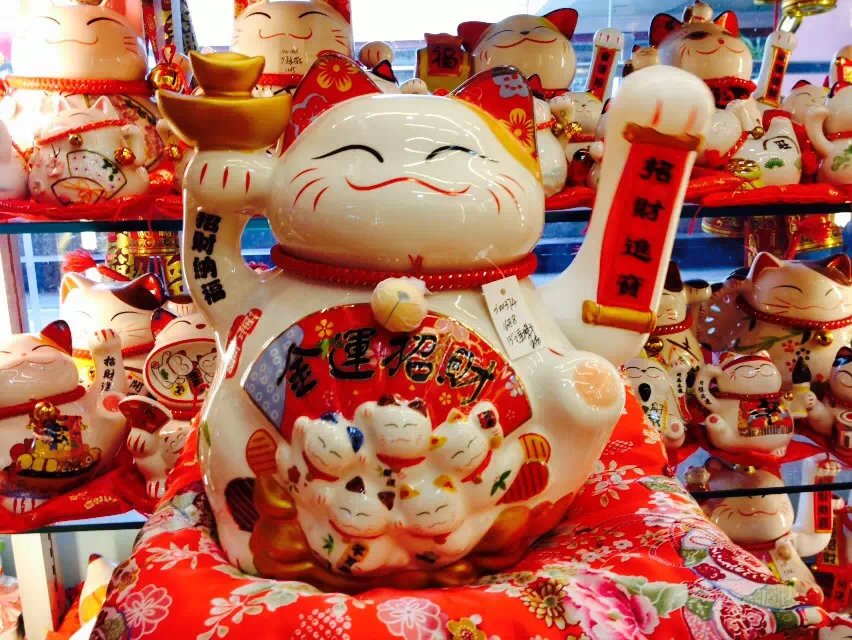 13 inches oversized electric hand cat battery plug with 2 opening Jinyun Zhaocai preferred