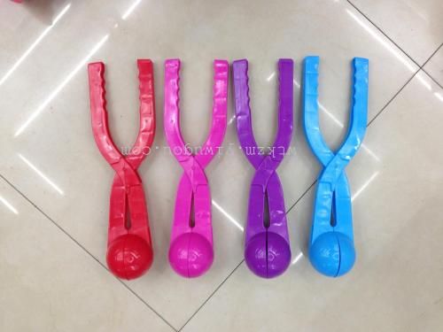 manufacturers wholesale children‘s snowball clips， single snowball artifact snowball fighting tools wholesale