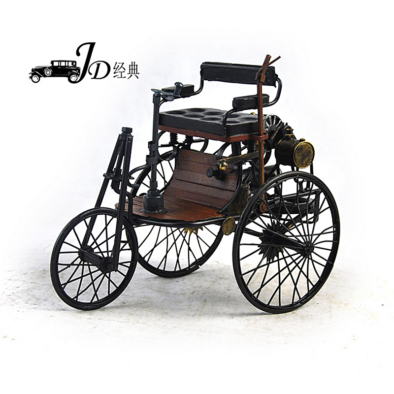 In 1886 the first generation of Mercedes Benz iron hand retro vintage car Home Furnishing jewelry