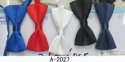 monochrome single fold bow tie