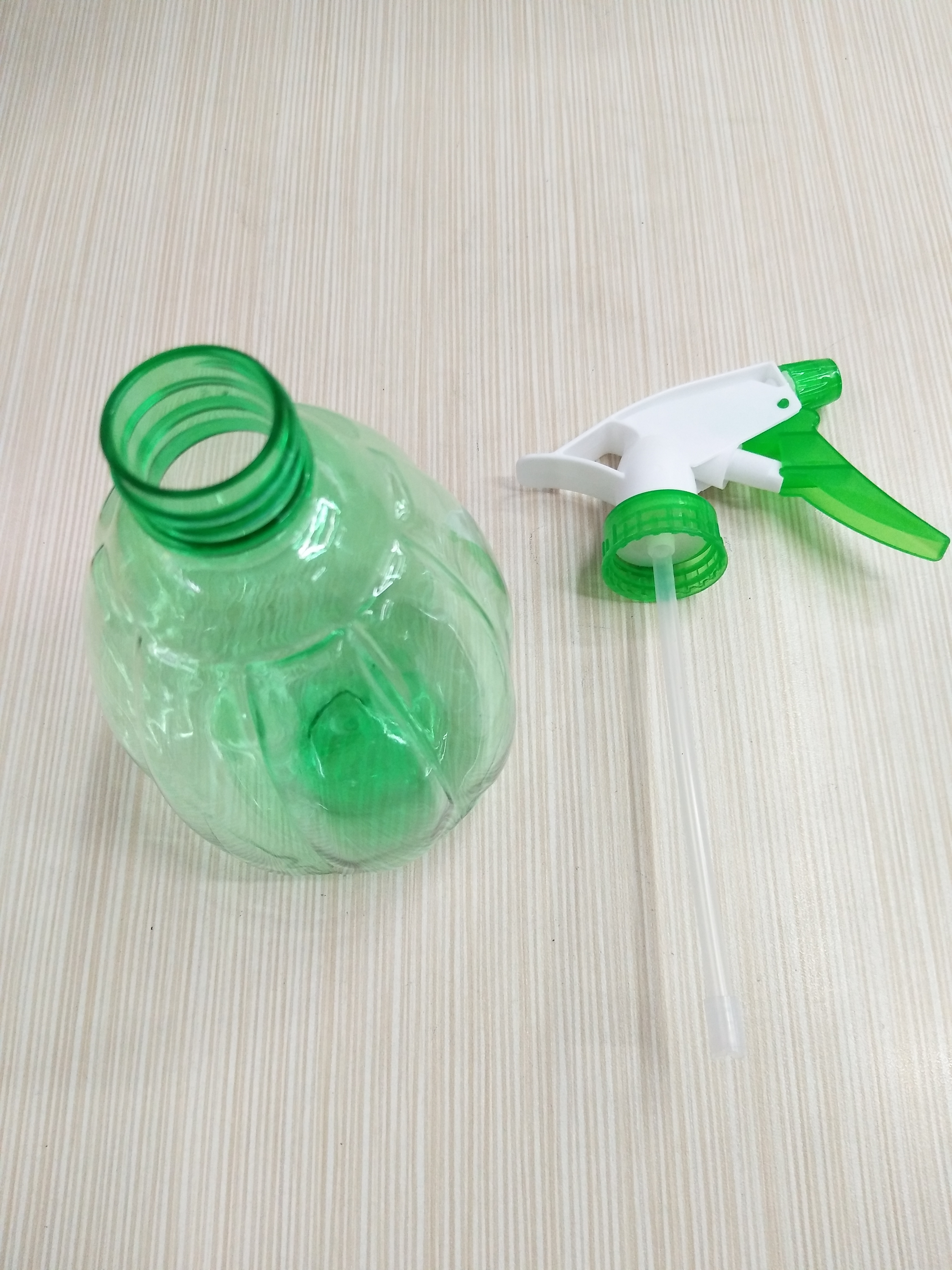 水壶手动式喷洒壶花草交水瓶消毒液喷壶3元货_指南针日用百货_义乌购