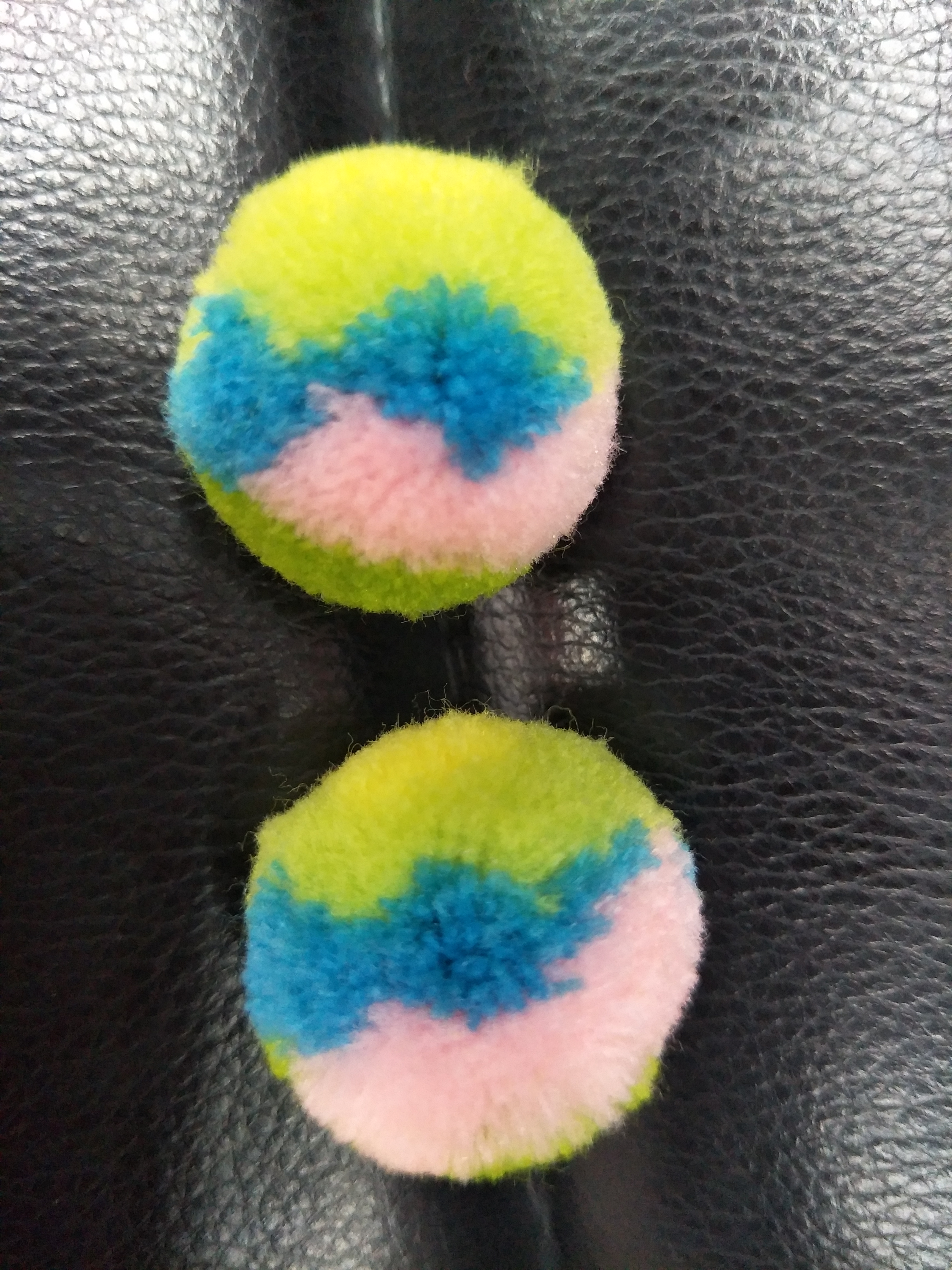 毛球4公分修圆毛球涤纶晴纶开司米彩球服装配饰球发束发夹_义乌市亚飞