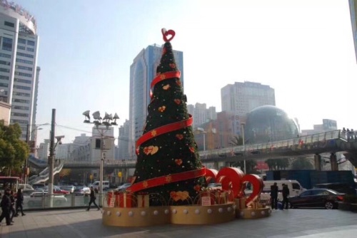 Large Outdoor Christmas Tree