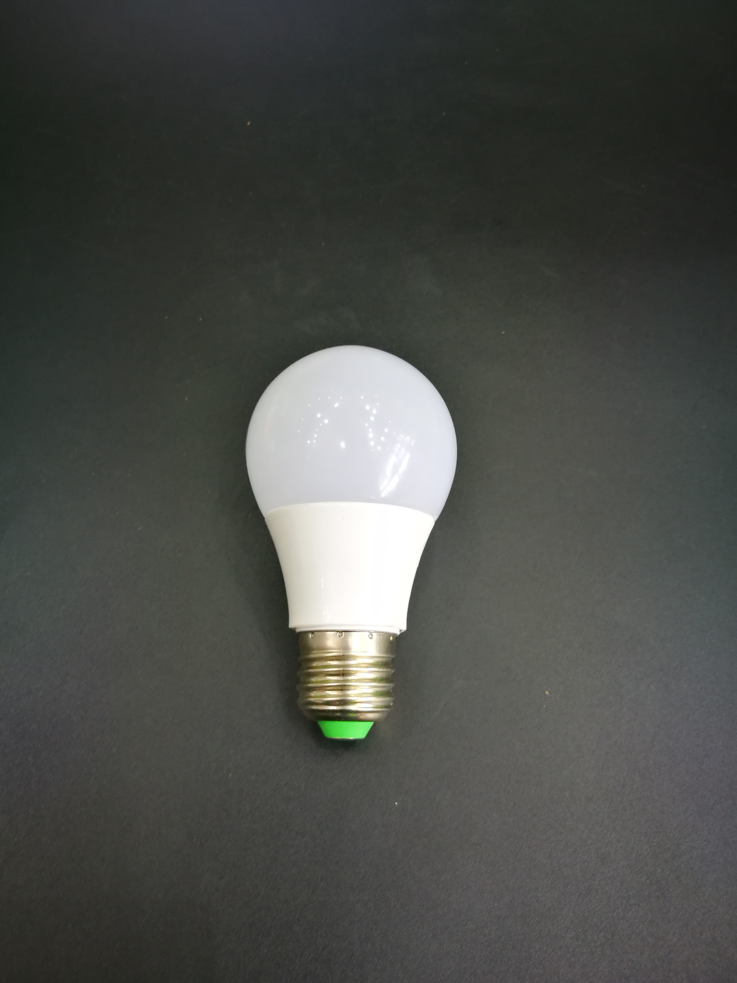 厂家直销 低价出售 led球泡灯