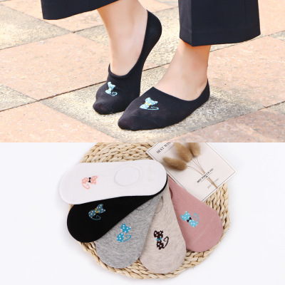 Summer hot style cute cartoon cat design lady's invisible socks  100% cotton shallow silicone anti-skid stockings.