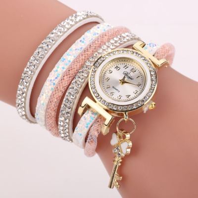 The new style of fashion sells small and fresh bright sequined water drill key pendant twining the bracelet watch.