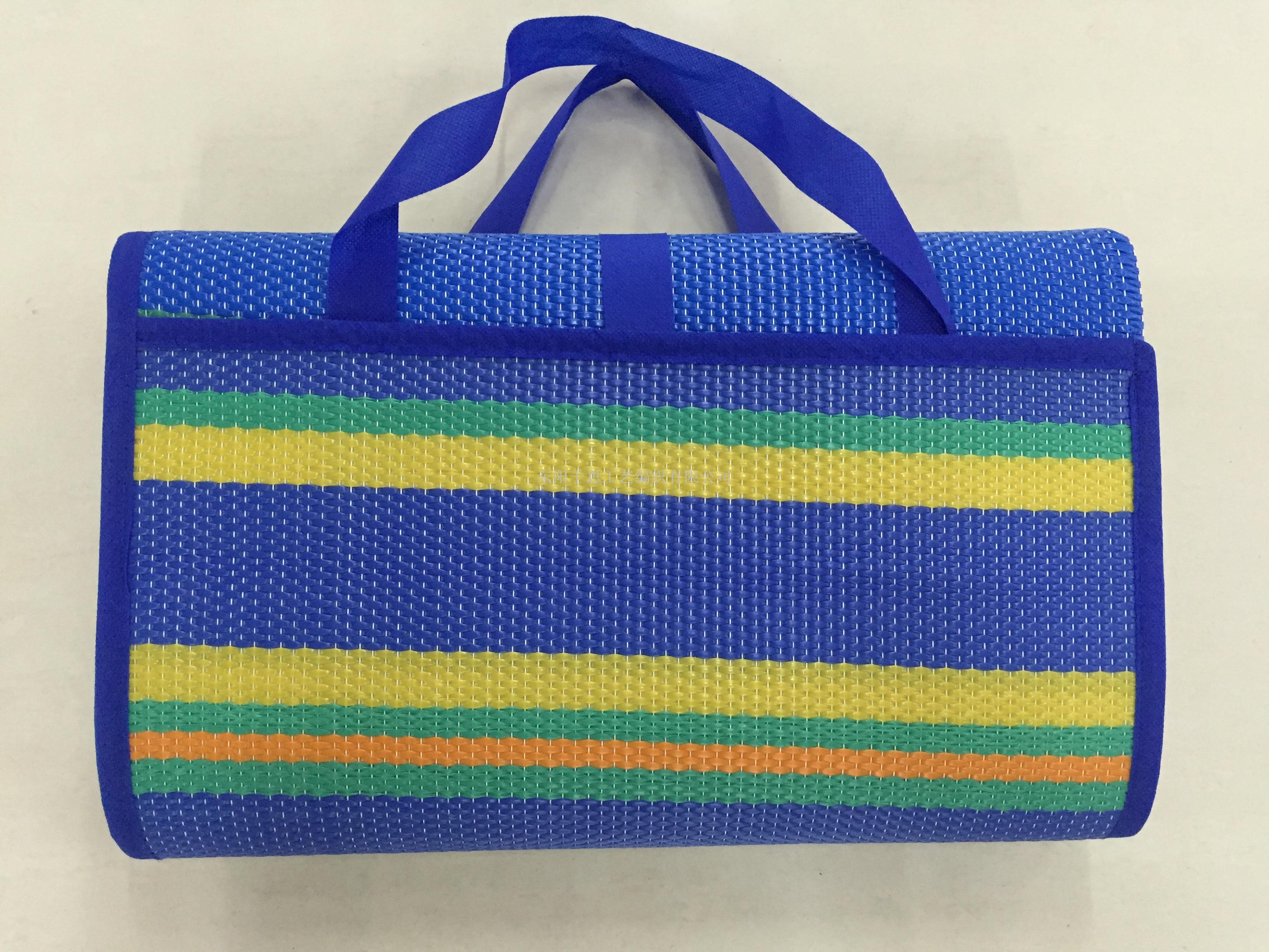 厂家直销夏季沙滩塑料凉席夏季席子方便携带沙滩席折叠塑料席子