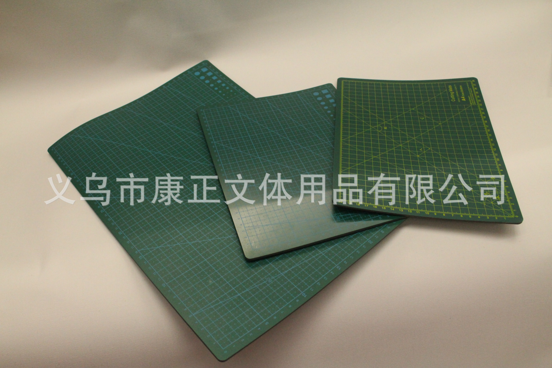 pvc切割垫板 剪裁工具 出格板 切割垫 介刀自愈雕刻垫 专业切割板_义乌康正文体用品有限公司_义乌购