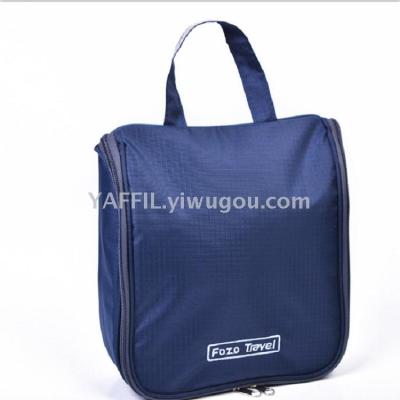 The manufacturer can specify the large capacity of the bath bag to pack a bag of polyester toiletry bag.