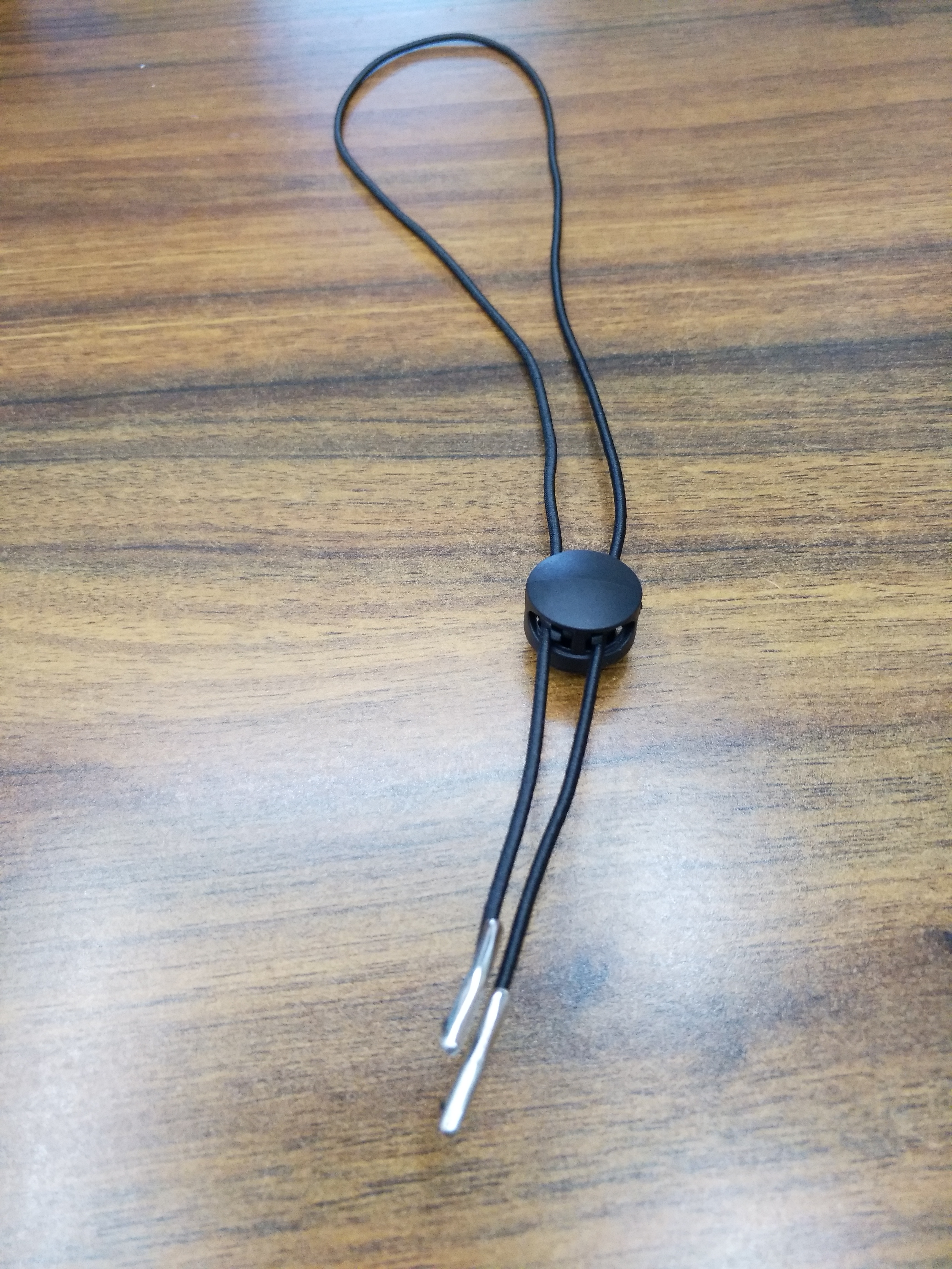 太阳帽子草帽防风绳进口松紧防风扣可调节扣塑料扣子黑色现货供应