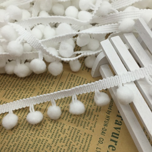 Factory Direct Sales Wholesale Spot Nylon White Body Right Angle Fur Ball Lace Small Pompon Scarf Clothing Accessories 2.5cm