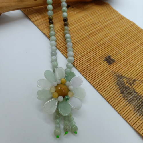 Jade Pendant Necklace Green Women‘s Jade Jewelry Pendant Jade Sweater Chain Wholesale