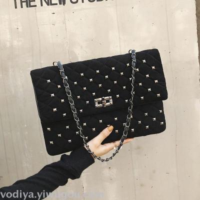 European and American fashion woman bag casual hand holding rivet chain crossbody bag