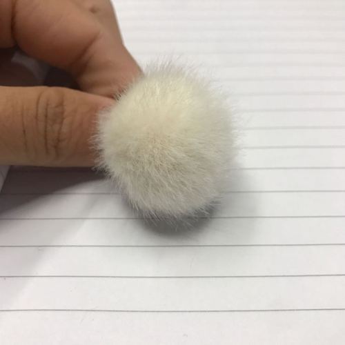 handmade artificial fur ball， ornament accessories， bright colors， self-produced and self-sold