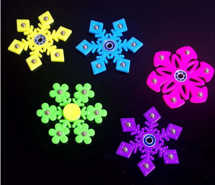 学校周边吊板玩具 手指陀螺 减压玩具 雪花片陀螺 赠品玩具