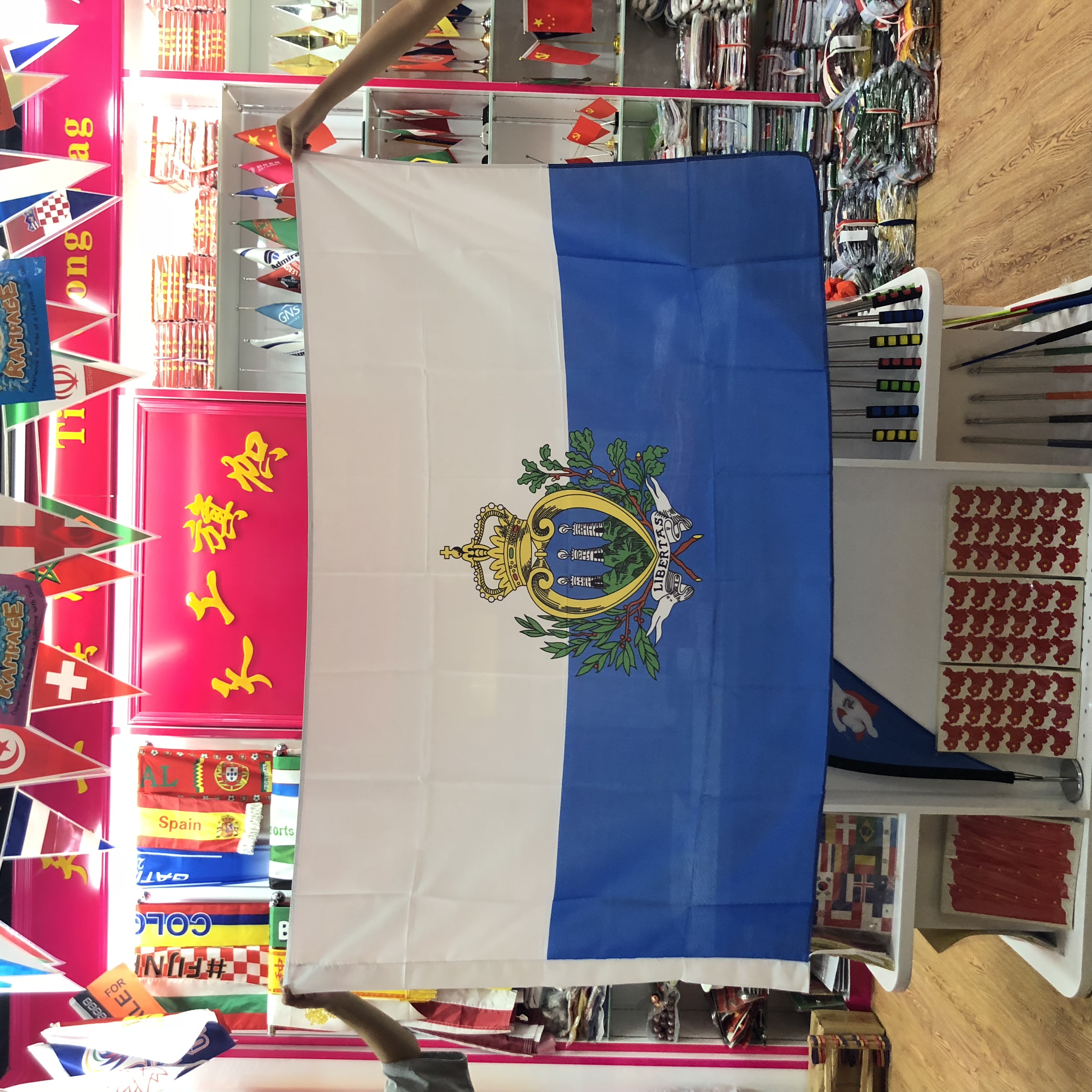 圣马力诺的国旗图片