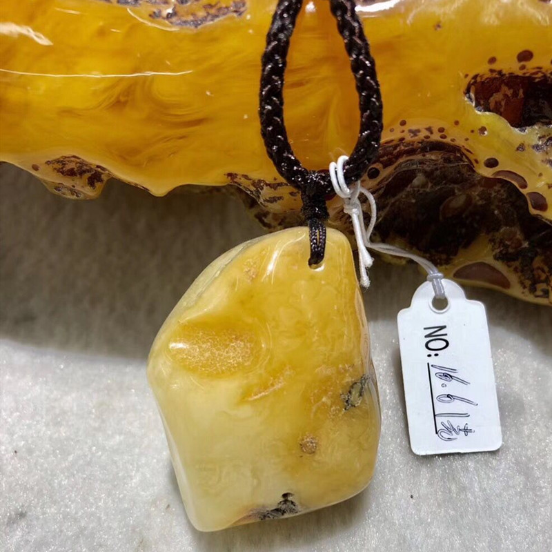 Natural raw ore amber wax raw pheasant oil yellow pendant necklace raw ore wool pendant necklace