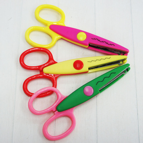 Factory Direct Sales Bauhinia Scissors 5-Inch Lace Scissors 1605 Children‘s Scissors