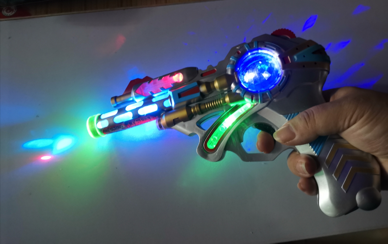S web celebrity toy children's toy gun electric sound and light pistol seven color flash submachine gun toy gun