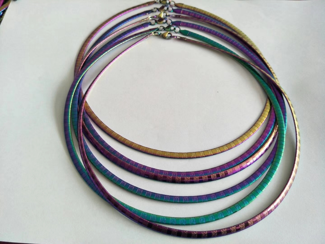 Stainless steel collar with colorful chain