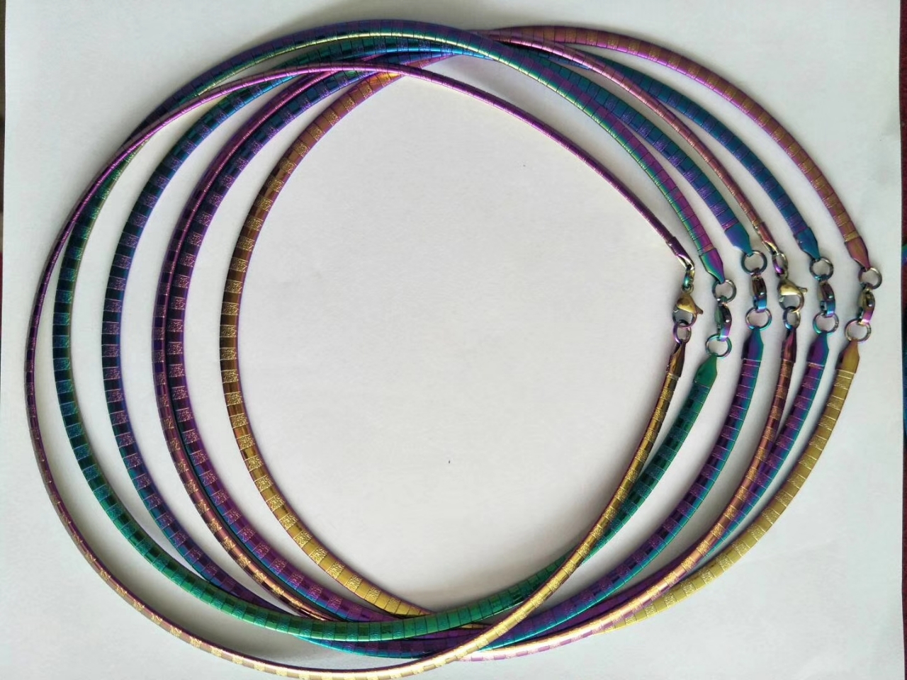 Stainless steel collar with colorful chain