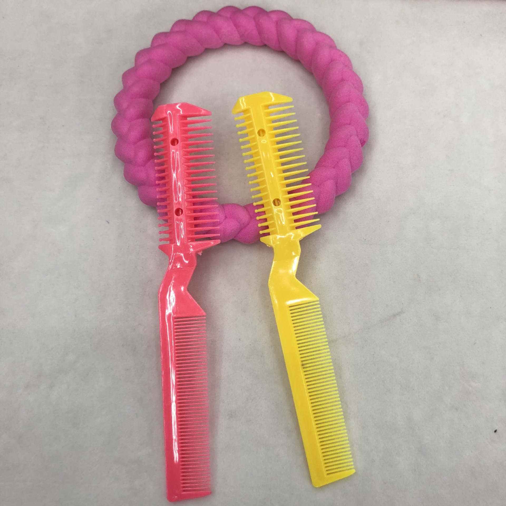 Manufacturer sells straight bang clip to cut comb knife dual-use comb to beat thin machine head comb